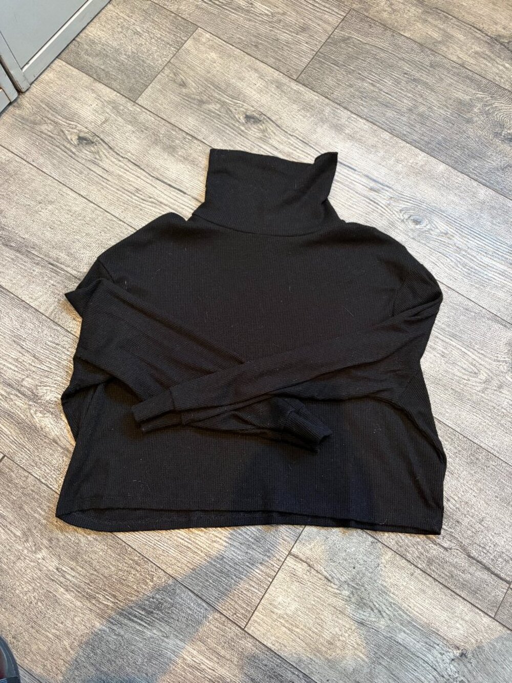 Essentials Womens Medium Black Solid Black Turtleneck Sweater Long Sleeve